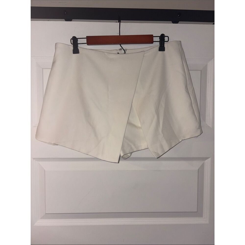 Lovers + Friends White Skort, NWT